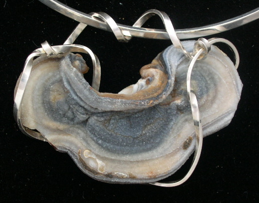 CHALCEDONY PENDANT
