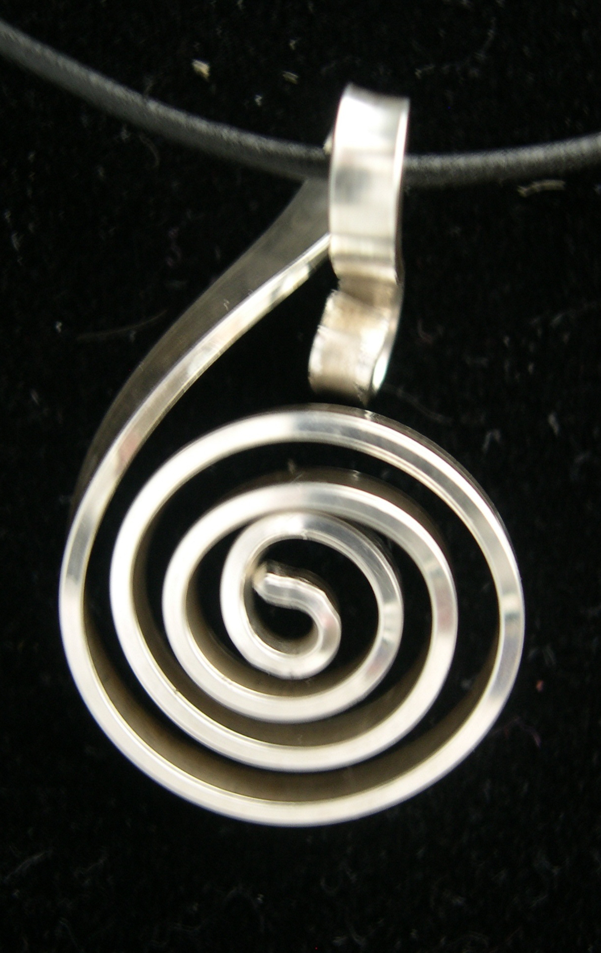 SWIRL PENDANT