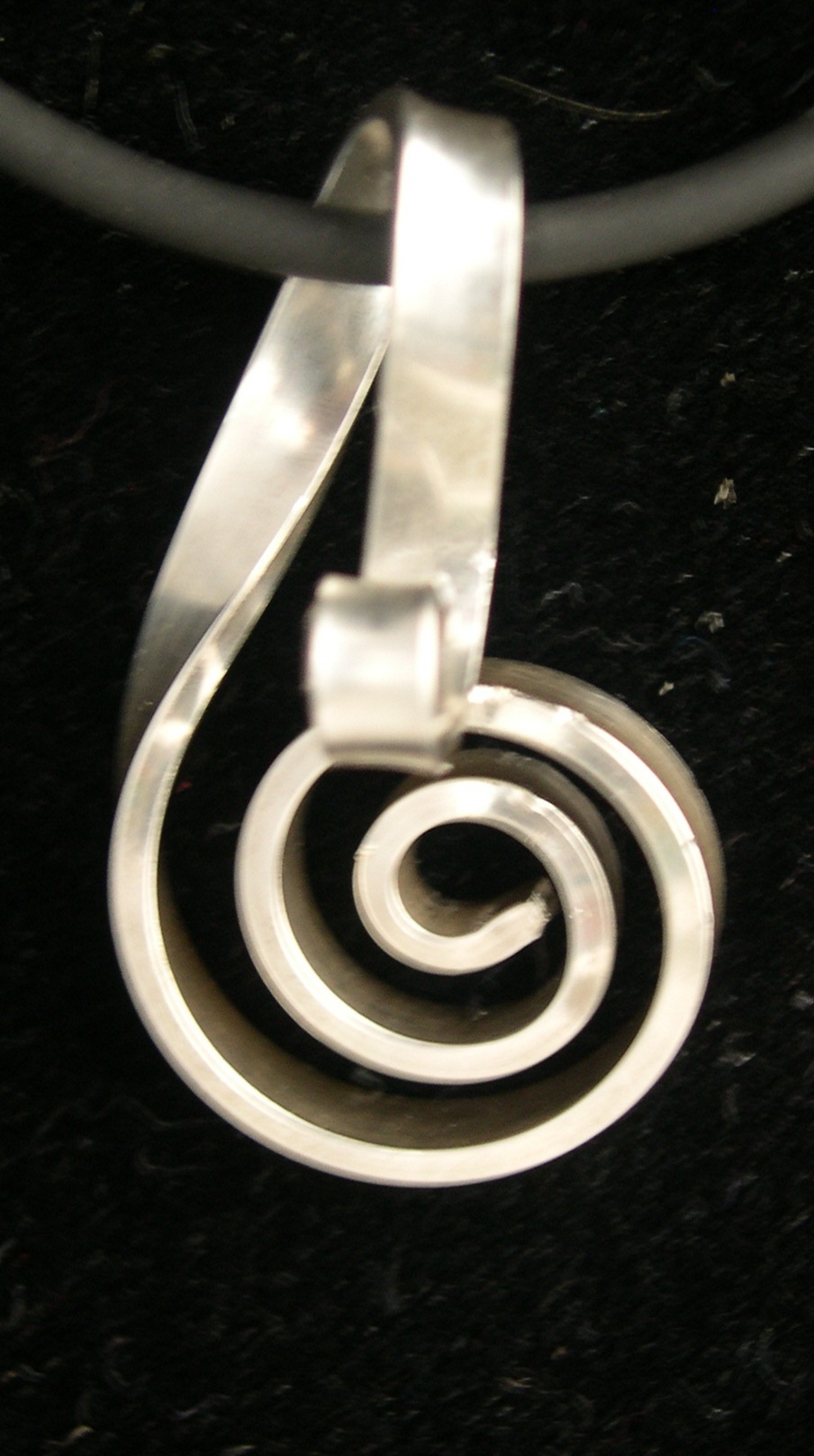 SWIRL PENDANT (SMALL)
