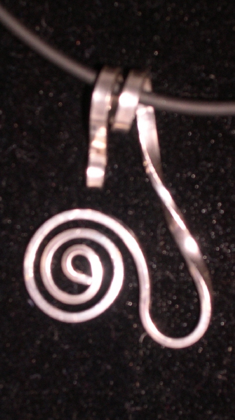 SWIRL PENDANT (SMALL)