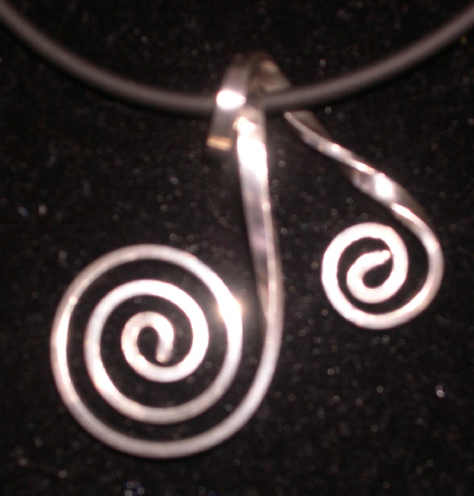 SWIRL PENDANT (SMALL)