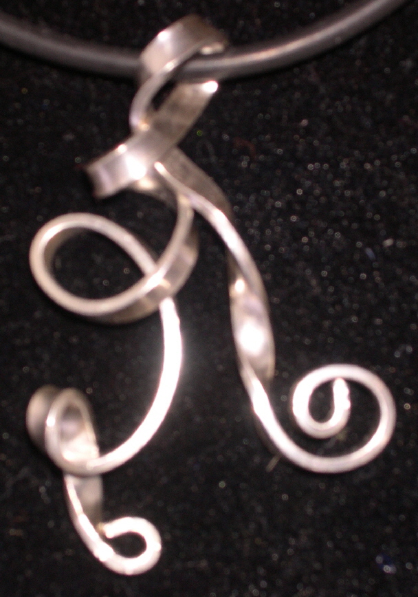 SWIRL PENDANT (SMALL)