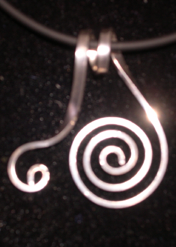 SWIRL PENDANT (SMALL)