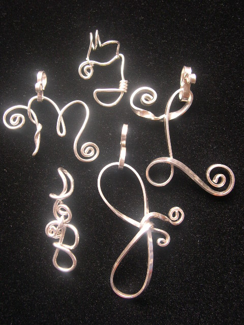LETTER PENDANTS/EARRINGS/BRACELETS