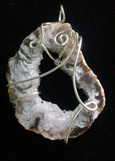 BROWN LACED AGATE PENDANT
