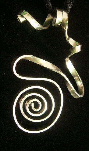 SWIRL PENDANT