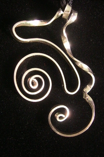 SWIRL PENDANT