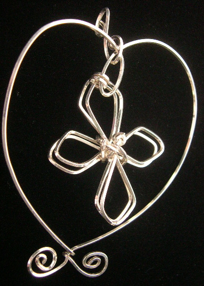 POINTED CROSS HEART PENDANT