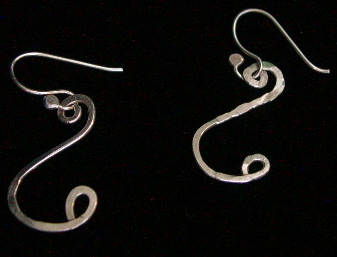 SIMPLE SWIRL EARRINGS
