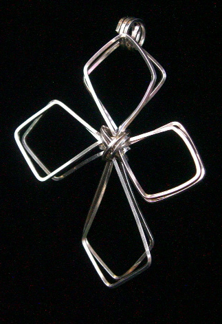 POINTED CROSS PENDANT