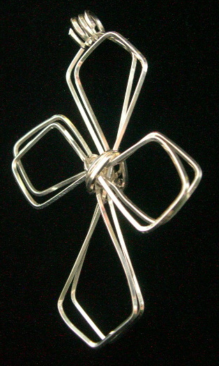 POINTED CROSS PENDANT