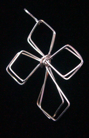 POINTED CROSS PENDANT