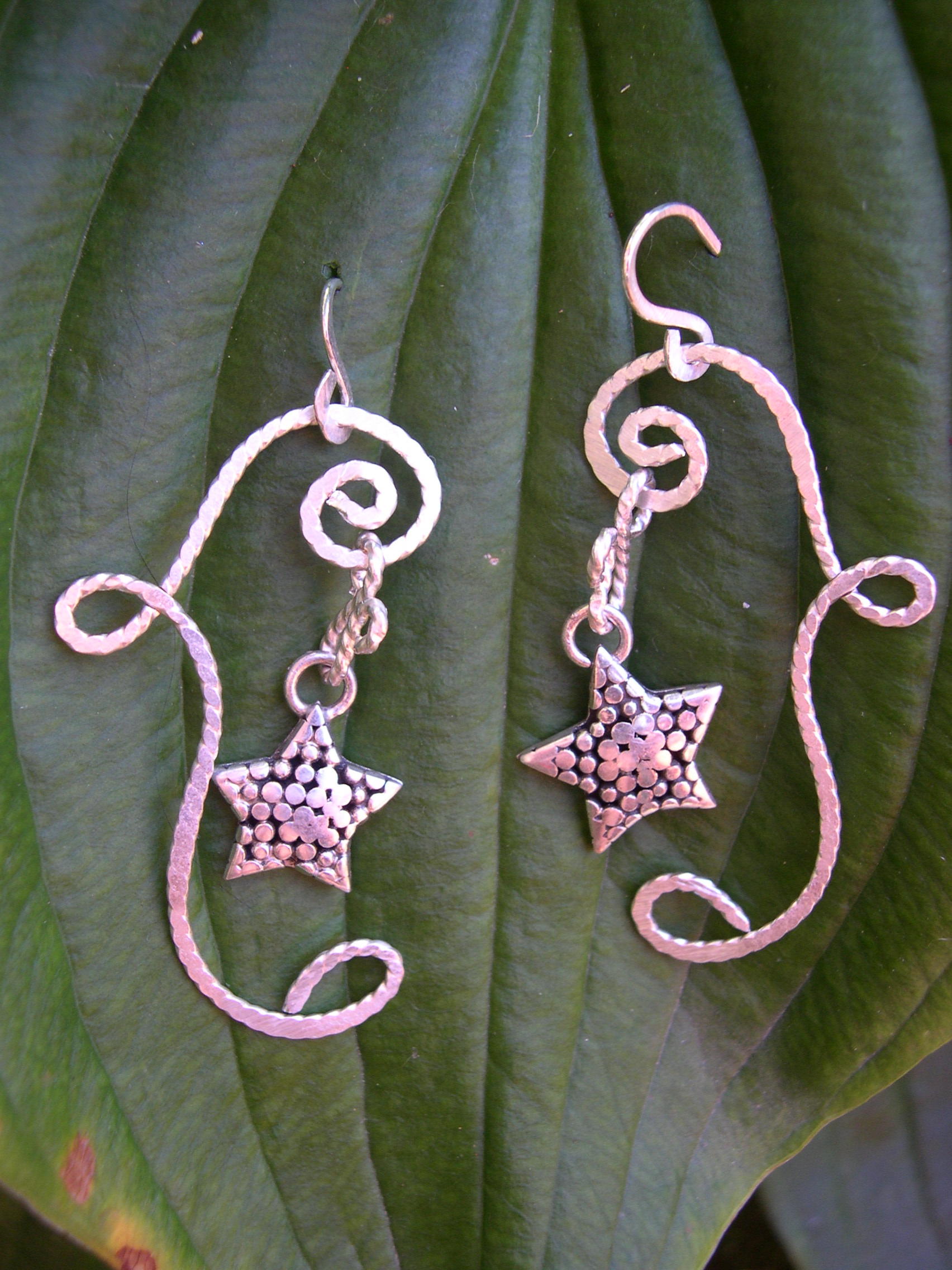 ABSTRACT STAR DESIGNED EARRINGS