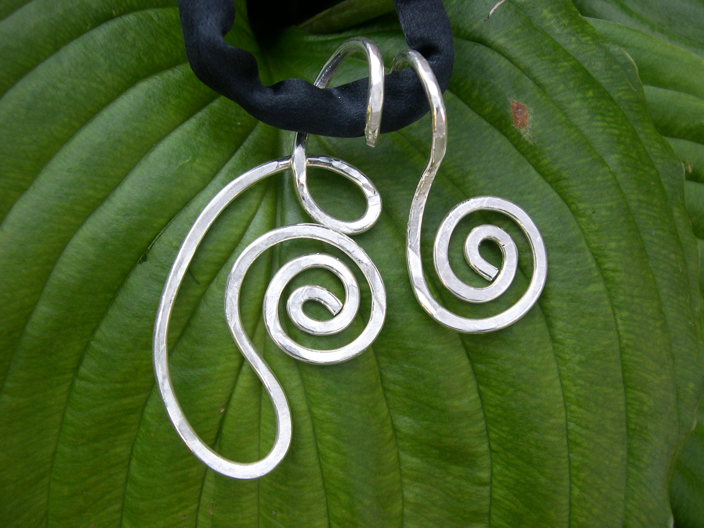 SWIRL DESIGNED PENDANT