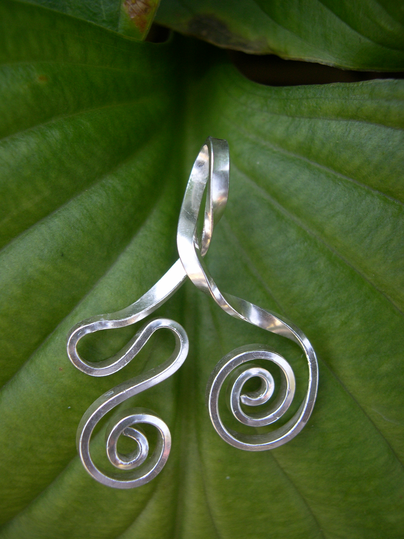 SWIRL DESIGNED PENDANT