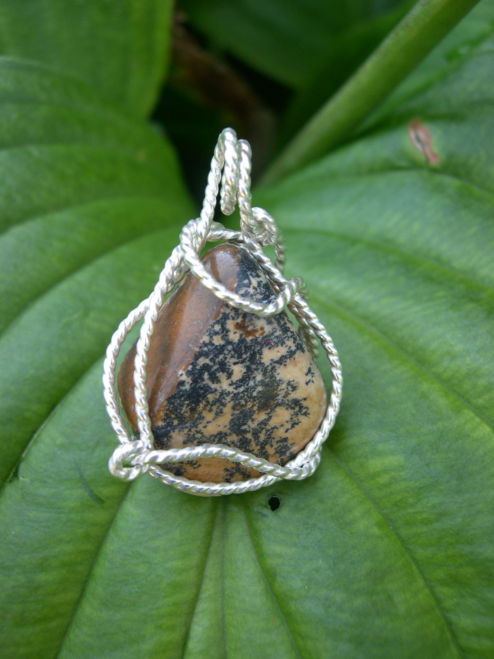 AGATE PENDANT