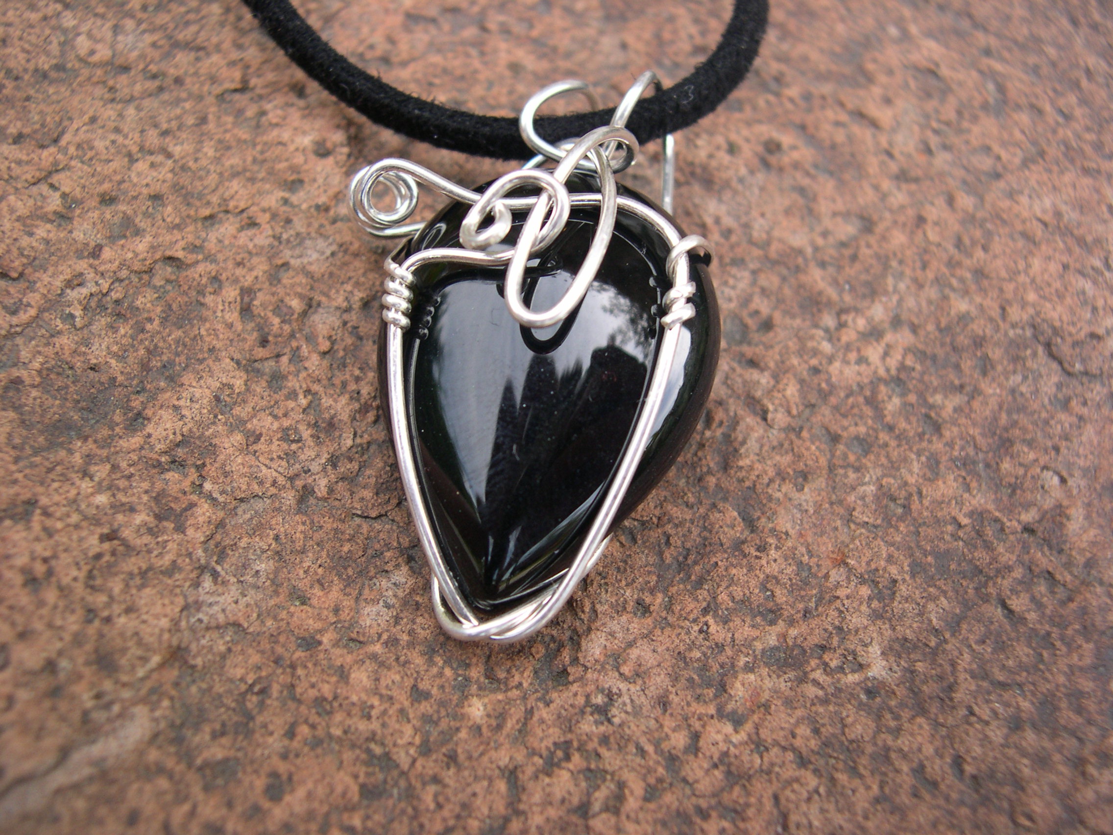 BLACK ONYX TEAR DROP PENDANT